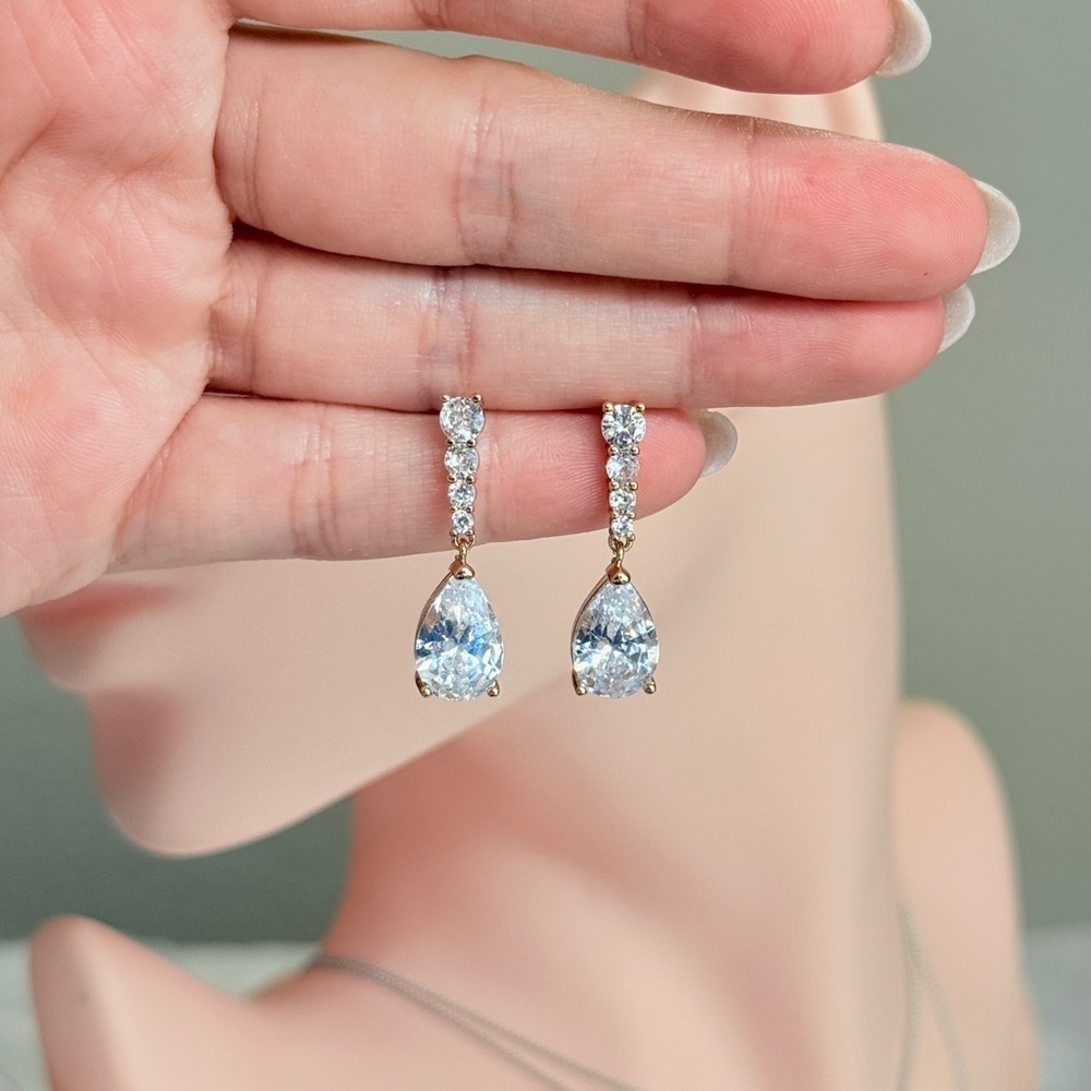 ⚜️ Elegant Silver and Blue Teardrop Earrings - Picture 6 of 10
